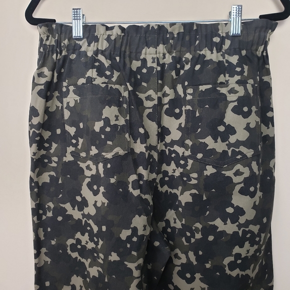 ANTHROPOLOGIE Floral Camo Trousers - Picture 5 of 12